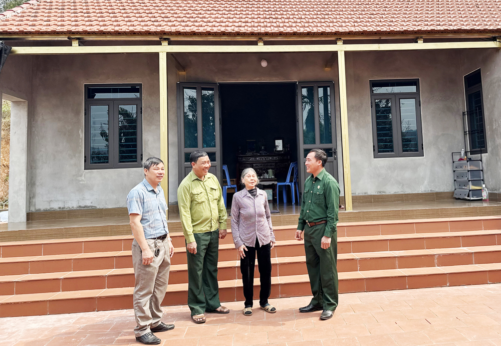 Được sự hỗ trợ từ chương trình xóa nhà tạm, nhà dột nát năm 2025, ngôi nhà của gia đình bà Nguyễn Thị Thảng, xã Bình Sơn (Lục Nam) vừa mới hoàn thành. Được sự hỗ trợ từ chương trình xóa nhà tạm, nhà dột nát năm 2025, ngôi nhà của gia đình bà Nguyễn Thị Thảng, xã Bình Sơn (Lục Nam) vừa mới hoàn thành.