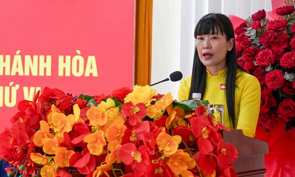 Bà Trịnh Thị Hồng Vân- Bí Thư Đảng ủy, Chủ tịch HĐTV Công ty phát biểu khai mạc Bà Trịnh Thị Hồng Vân- Bí Thư Đảng ủy, Chủ tịch HĐTV Công ty phát biểu khai mạc