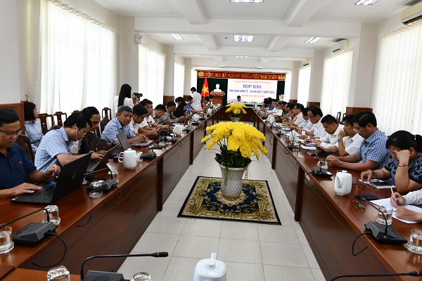 Quang cảnh buổi họp báo