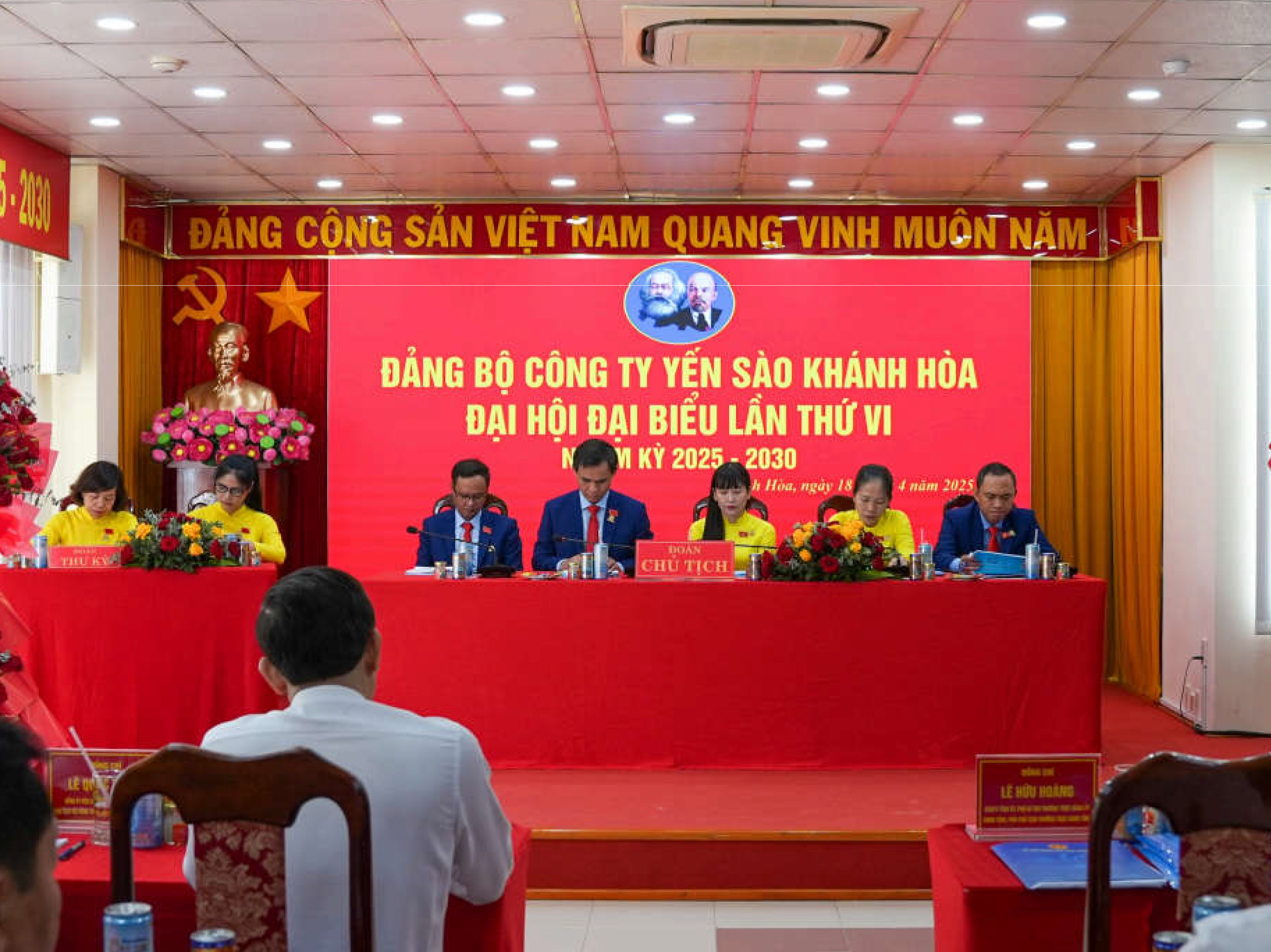 Đoàn Chủ tịch và thư ký Đại hội Đoàn Chủ tịch và thư ký Đại hội