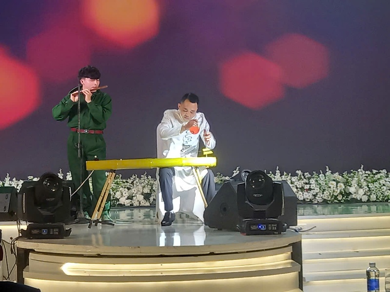 Độc tấu đàn bầu