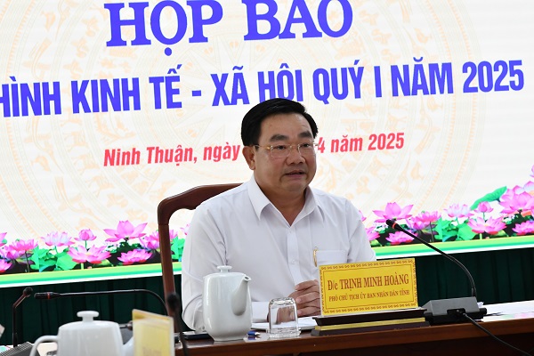 Ông Trịnh Minh Hòang- Phó Chủ tịch UBND tỉnh tham dự và chủ trì