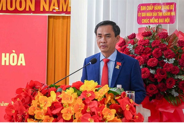 Ông Nguyễn Thanh Hải- Phó Bí thư Đảng ủy, Tổng Giám đốc Công ty đọc báo cáo của BCH Đảng ủy nhiệm kyu2 2020- 2025 Ông Nguyễn Thanh Hải- Phó Bí thư Đảng ủy, Tổng Giám đốc Công ty đọc báo cáo của BCH Đảng ủy nhiệm kyu2 2020- 2025