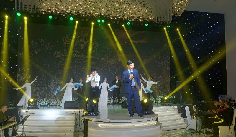 TS Nguyễn Ngọc Thiện nguyên Bộ trưởng Bộ VH-TT-DL đọc thơ