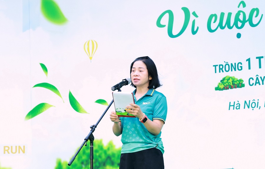 Bà Vũ Thị Nga - Phó Chủ tịch thường trực Công đoàn BIDV - phát biểu tại Lễ phát động chương trình “BIDV RUN - Vì cuộc sống Xanh” năm 2025 Bà Vũ Thị Nga - Phó Chủ tịch thường trực Công đoàn BIDV - phát biểu tại Lễ phát động chương trình “BIDV RUN - Vì cuộc sống Xanh” năm 2025