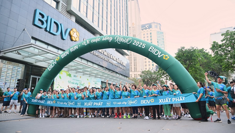 Các vận động viên tham gia chương trình “BIDV RUN - Vì cuộc sống Xanh” năm 2025 Các vận động viên tham gia chương trình “BIDV RUN - Vì cuộc sống Xanh” năm 2025
