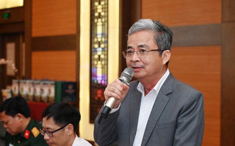 Ông Nguyễn Anh Tuấn - Giám đốc Công ty CP Cảng quốc tế Lào - Việt báo cáo công tác chuẩn bị lễ khánh thành bến số 3.