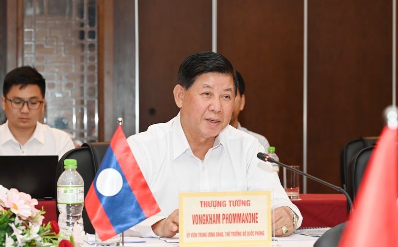 Thượng tướng Vông Khăm Phôm Mạ Kon - Thứ trưởng Bộ Quốc phòng Lào phát biểu tại buổi làm việc.