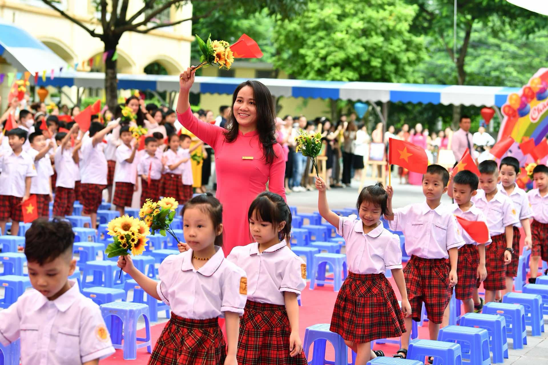 Nếu thực hiện, đây là chủ trương rất nhân văn, người thụ hưởng chính là học sinh, phụ huynh. (Ảnh: Hoàng Hà) Nếu thực hiện, đây là chủ trương rất nhân văn, người thụ hưởng chính là học sinh, phụ huynh. (Ảnh: Hoàng Hà)