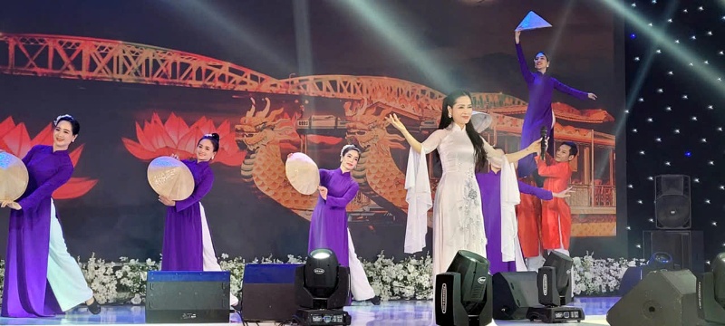 NSƯT Phong Thủy đơn ca bài 