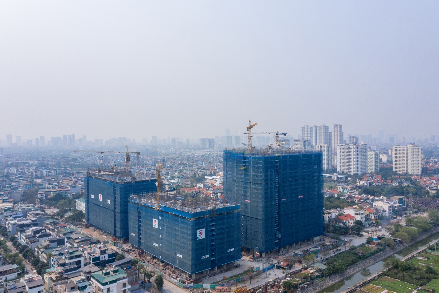 Phân khúc chung cư ở Hà Nội vẫn giữ được sức hút nhất định với người mua Phân khúc chung cư ở Hà Nội vẫn giữ được sức hút nhất định với người mua