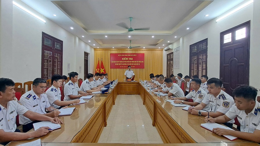 Đại tá Lê Thanh Hải - Phó Tư lệnh Vùng Cảnh sát biển 1 quán triệt nội dung kiểm tra Đại tá Lê Thanh Hải - Phó Tư lệnh Vùng Cảnh sát biển 1 quán triệt nội dung kiểm tra