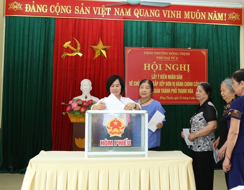 đông đảo Nhân dân Tổ dân phố Đại Từ 3, phường Đông Thịnh đã bỏ phiếu đồng thuận chủ trương thành lập phường Đông Sơn đông đảo Nhân dân Tổ dân phố Đại Từ 3, phường Đông Thịnh đã bỏ phiếu đồng thuận chủ trương thành lập phường Đông Sơn