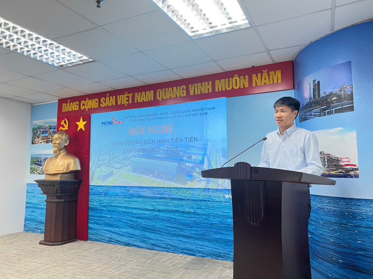 Tổng Giám đốc PETROCONs Trần Quốc Hoàn phát động thi đua giai đoạn 2025-2030 Tổng Giám đốc PETROCONs Trần Quốc Hoàn phát động thi đua giai đoạn 2025-2030