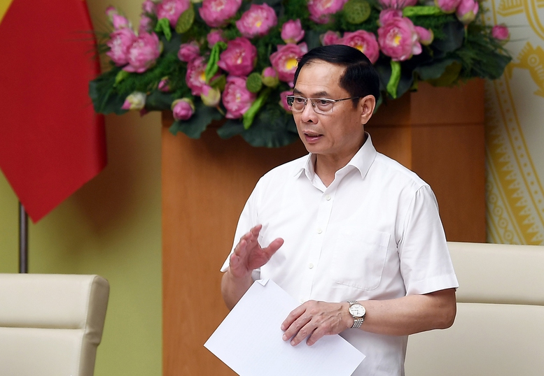 Phó Thủ tướng Bùi Thanh Sơn yêu cầu phải tăng cường áp dụng công nghệ hiện đại, chuyển đổi số vào trong công tác chống buôn lậu, gian lận thương mại và hàng giả, trong đó có thuế điện tử, hoá đơn điện tử - Ảnh: VGP/Hải Minh Phó Thủ tướng Bùi Thanh Sơn yêu cầu phải tăng cường áp dụng công nghệ hiện đại, chuyển đổi số vào trong công tác chống buôn lậu, gian lận thương mại và hàng giả, trong đó có thuế điện tử, hoá đơn điện tử - Ảnh: VGP/Hải Minh