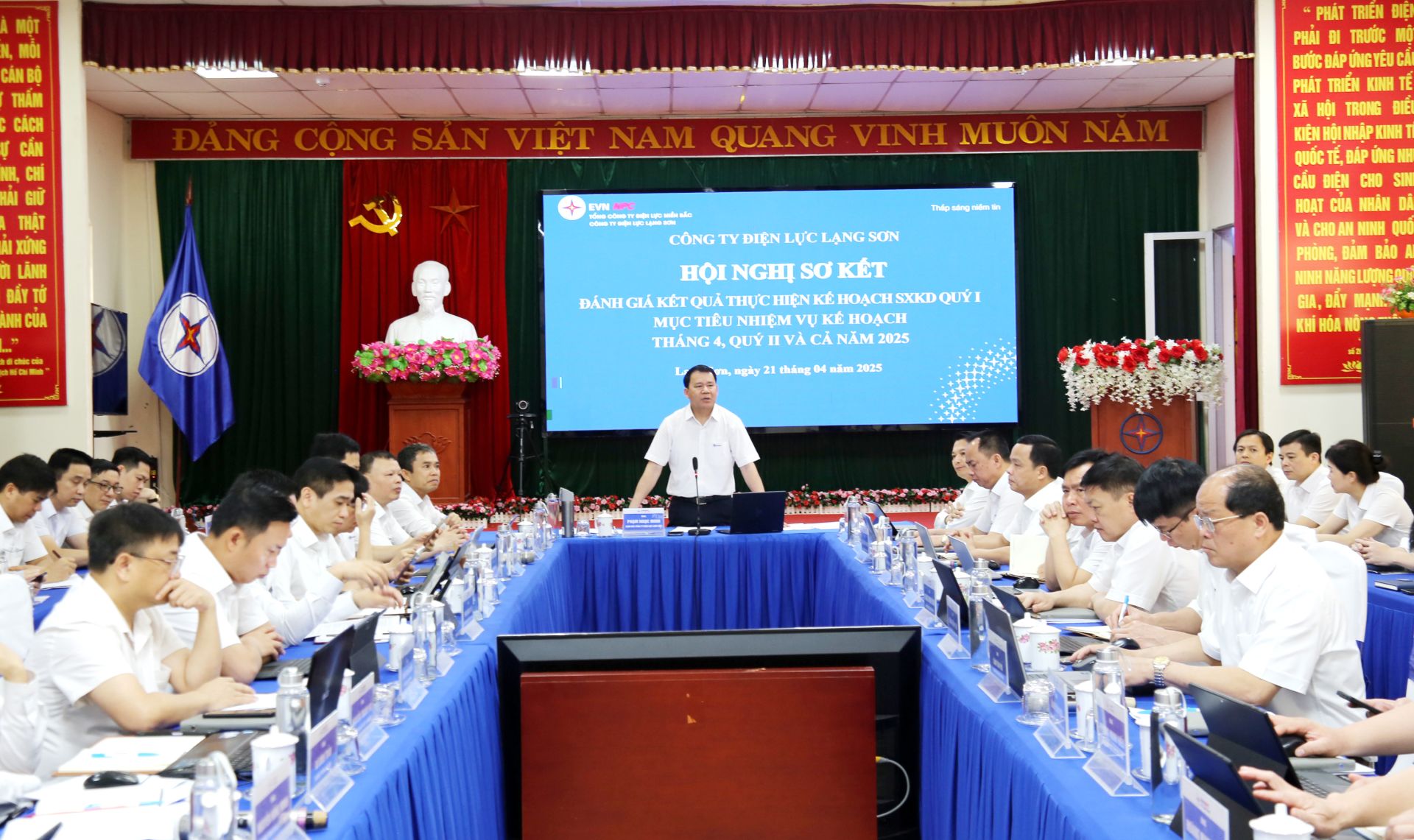 Quang cảnh hội nghị