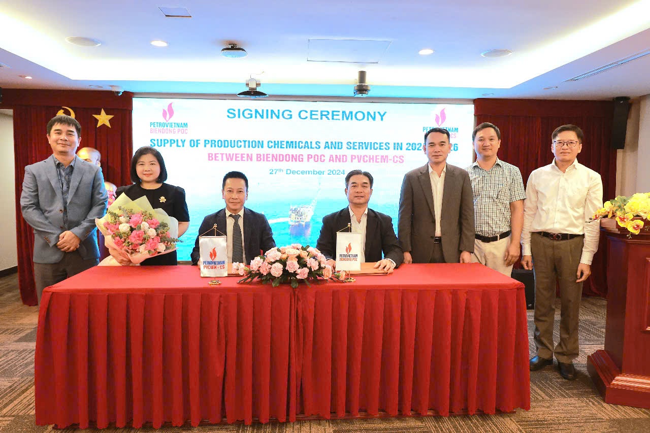 Lãnh đạo PVChem và BIENDONG POC tham dự Lễ ký kết hợp đồng cung cấp hóa chất khai thác và dịch vụ kỹ thuật cho mỏ Hải Thạch - Mộc Tinh Lãnh đạo PVChem và BIENDONG POC tham dự Lễ ký kết hợp đồng cung cấp hóa chất khai thác và dịch vụ kỹ thuật cho mỏ Hải Thạch - Mộc Tinh