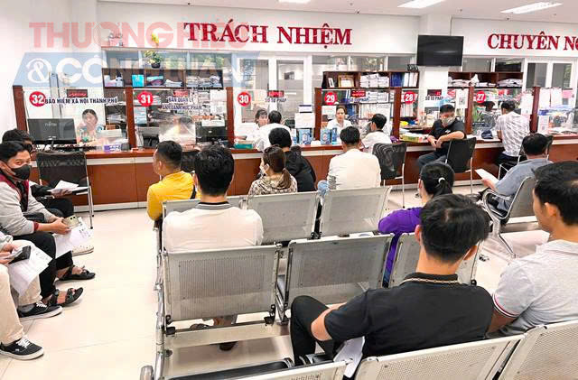 Trước đó, từng có tình trạng ùn ứ, xếp hàng dài chờ đợi làm thủ tục liên quan GPLX tại Trung tâm hành chính Đà Nẵng