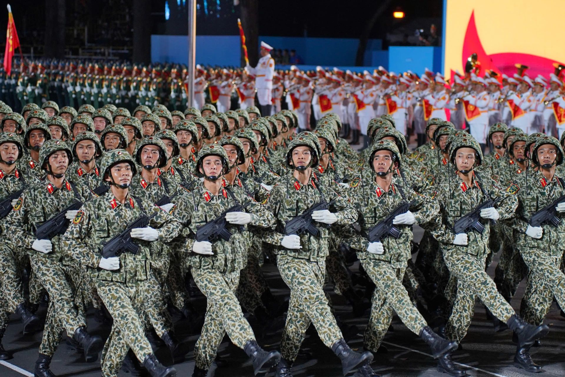 Lực lượng quân đội luyện tập diễu binh trên đường Lê Duẩn Lực lượng quân đội luyện tập diễu binh trên đường Lê Duẩn