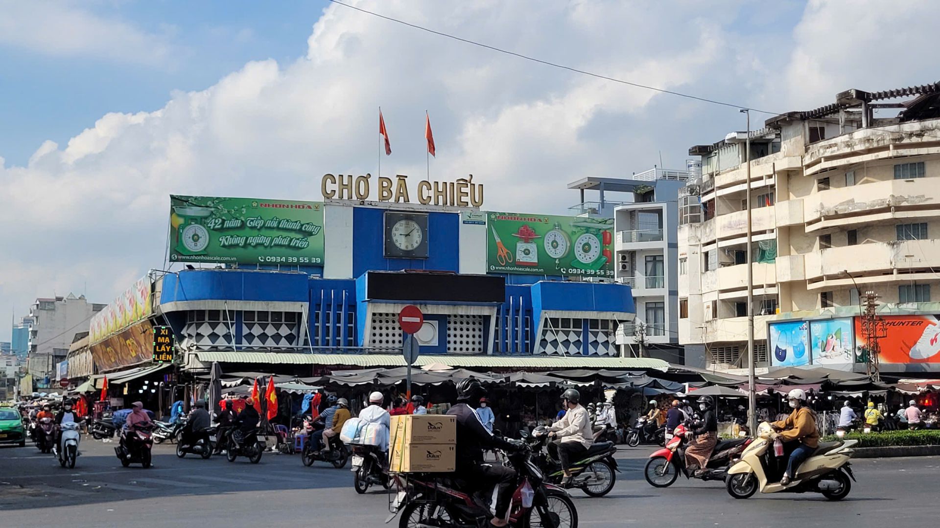 Nhiều khách hàng vẫn chọn mua hàng theo thói quen, chủ yếu dựa vào cảm quan thay vì kiểm tra nguồn gốc