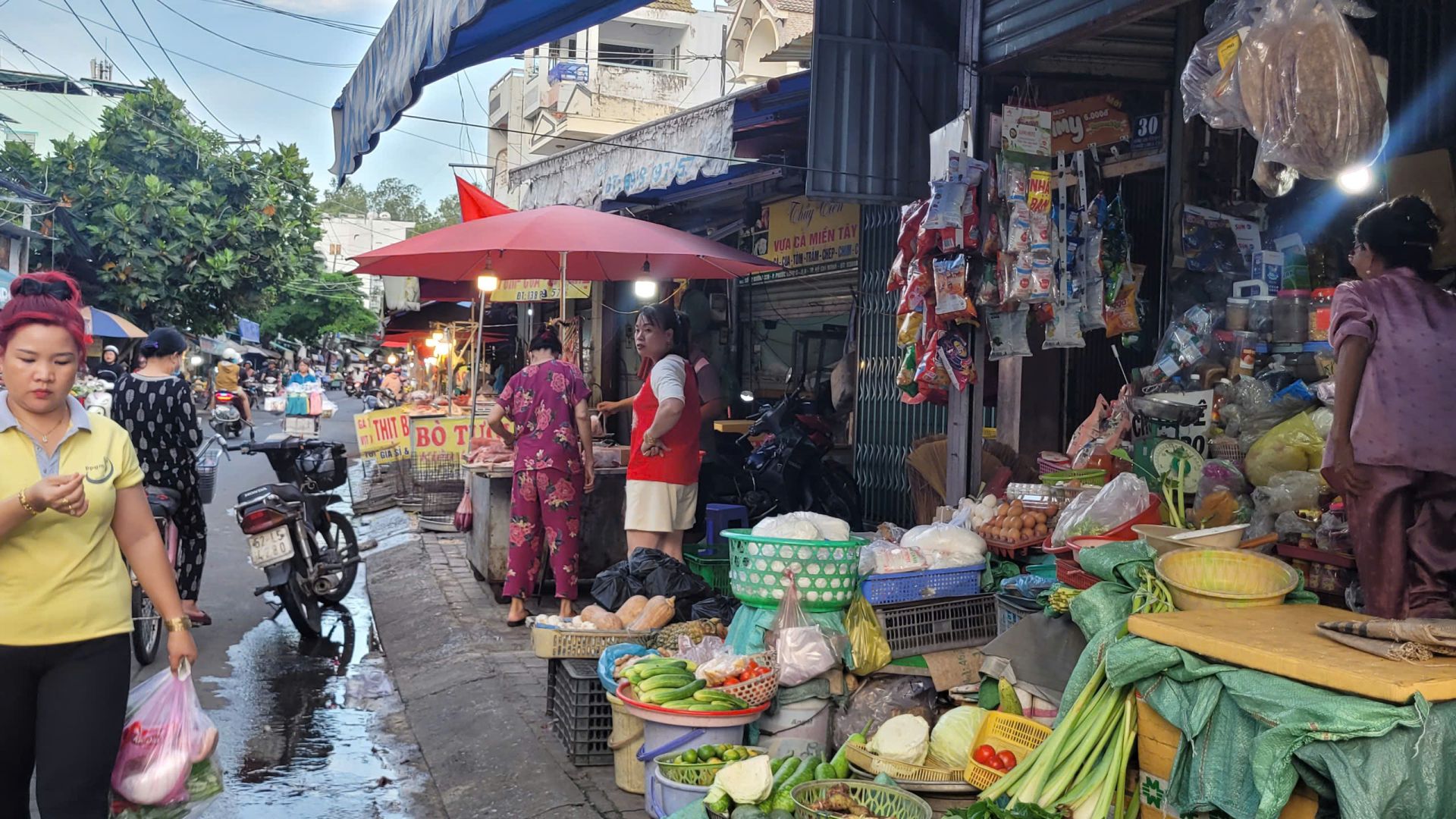 An toàn thực phẩm luôn là một trong những vấn đề nhức nhối tại TP. Hồ Chí Minh, khi thực phẩm kém chất lượng, không rõ nguồn gốc vẫn len lỏi vào bữa ăn hàng ngày