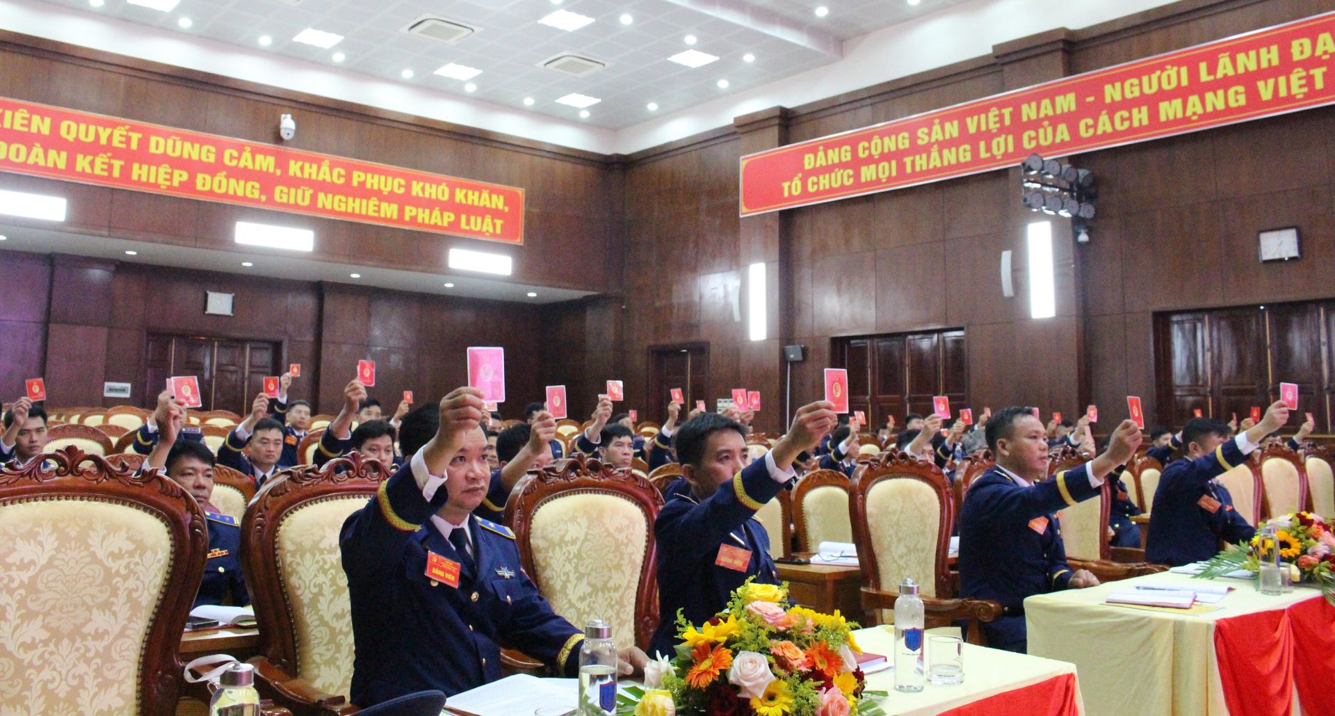 Đại hội biểu quyết thông qua Nghị quyết Đại hội Đảng bộ Phòng Tham mưu nhiệm kỳ 2025-2030.