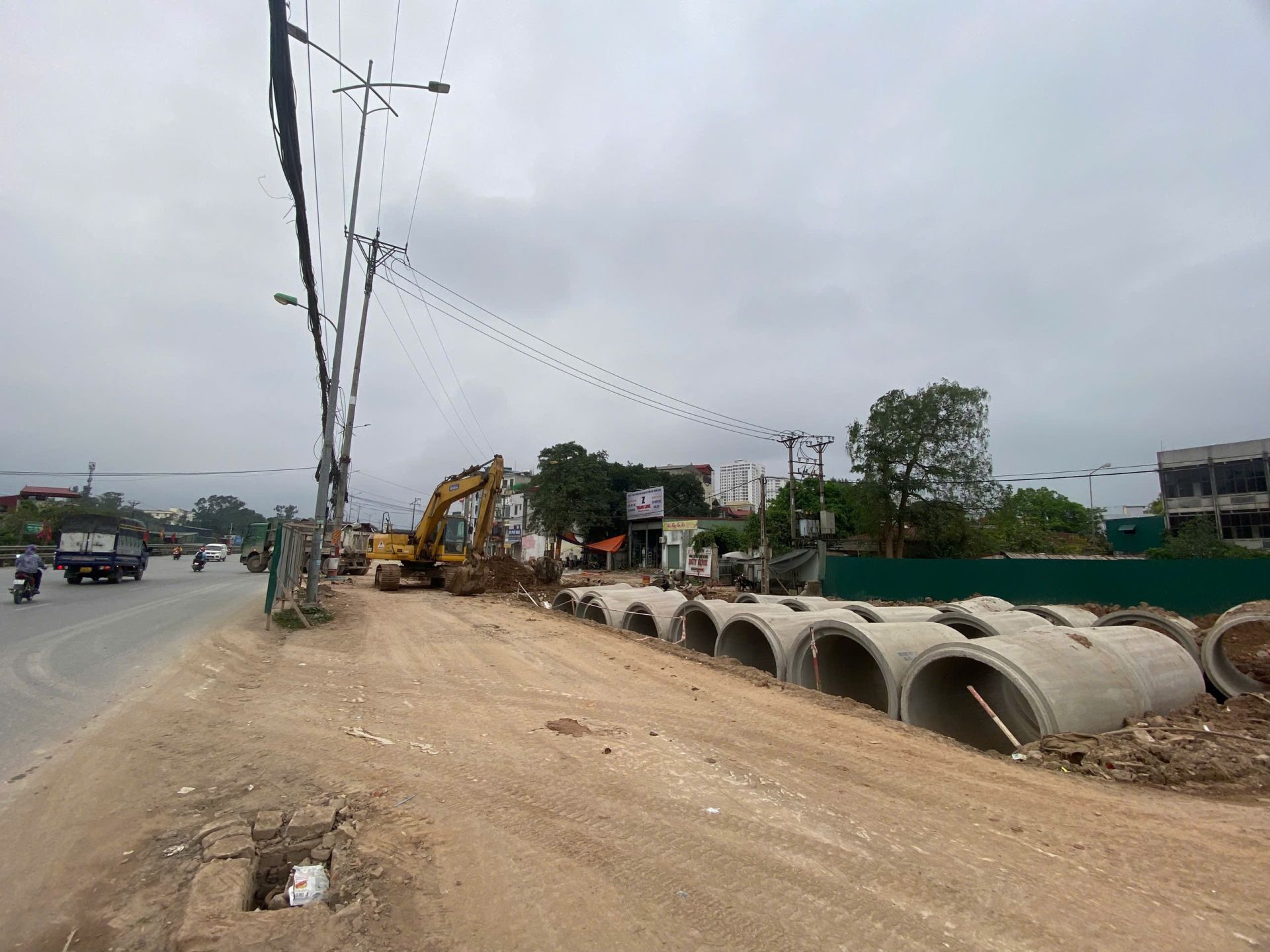 Các đại dự án như đường Ngọc Hồi mở rộng, Vành đai 4, và tuyến đường sắt đô thị số 1 (Yên Viên - Ngọc Hồi),… đang được tăng tốc triển khai. (Ảnh: Thu Vân)