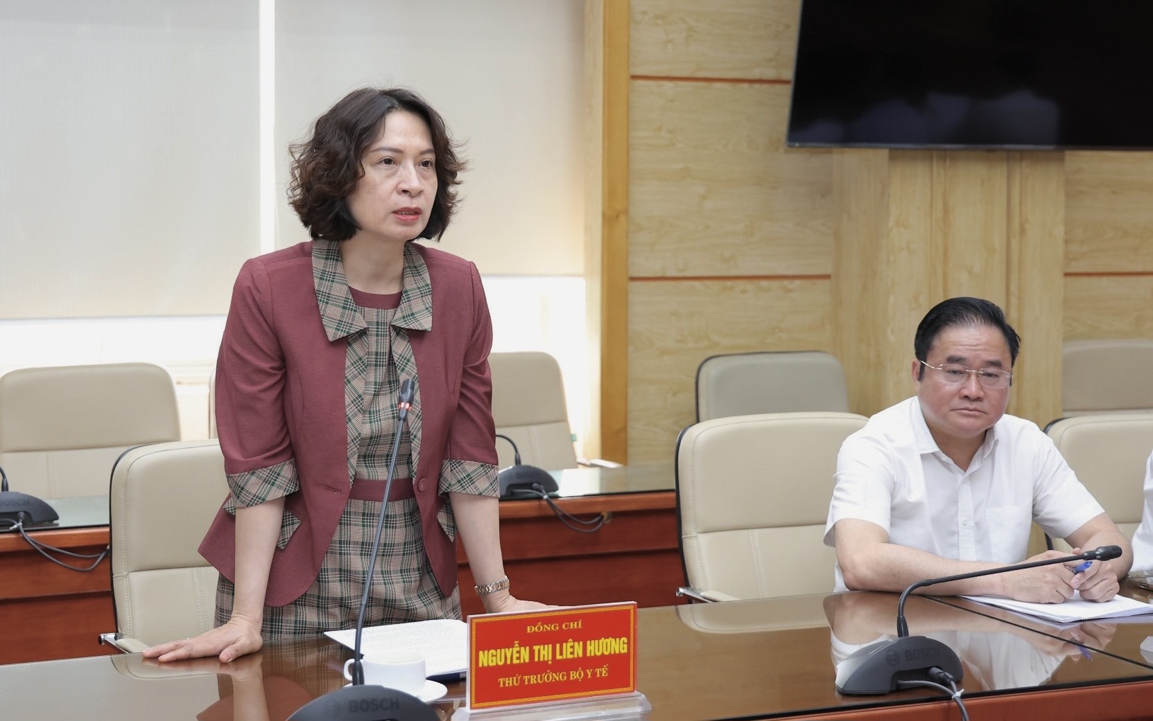 Thay mặt lãnh đạo Bộ Y tế, Thứ trưởng Nguyễn Thị Liên Hương ghi nhận và trân trọng cảm ơn sự hỗ trợ kịp thời, thiết thực từ FPT Long Châu và mong muốn Công ty sẽ tiếp tục đồng hành cùng Bộ Y tế trong triển khai công tác tiêm chủng tại Việt Nam.