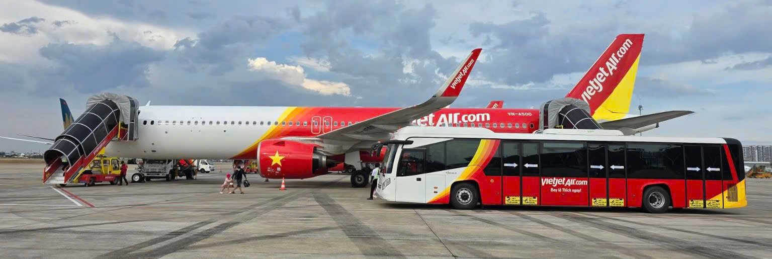 Hàng trăm xe, máy, phương tiện đặc chủng phục vụ đã sẵn sàng Hàng trăm xe, máy, phương tiện đặc chủng phục vụ đã sẵn sàng