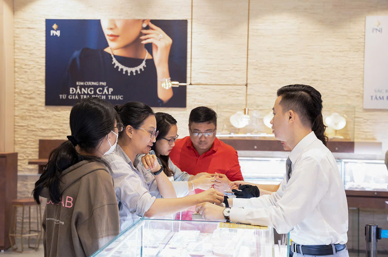 Trước đó, nhóm các quỹ thuộc Dragon Capital đã giảm tỷ lệ sở hữu tại PNJ xuống dưới 6% tính đến ngày 20/3. Trước đó, nhóm các quỹ thuộc Dragon Capital đã giảm tỷ lệ sở hữu tại PNJ xuống dưới 6% tính đến ngày 20/3.