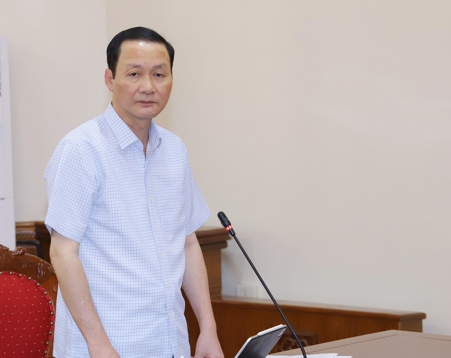 Chủ tịch UBND tỉnh Đỗ Minh Tuấn phát biểu tại hội nghị. Chủ tịch UBND tỉnh Đỗ Minh Tuấn phát biểu tại hội nghị.