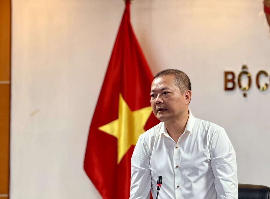 Ông Nguyễn Anh Sơn, Cục trưởng Cục Xuất nhập khẩu phát biểu khai mạc hội nghị Ông Nguyễn Anh Sơn, Cục trưởng Cục Xuất nhập khẩu phát biểu khai mạc hội nghị
