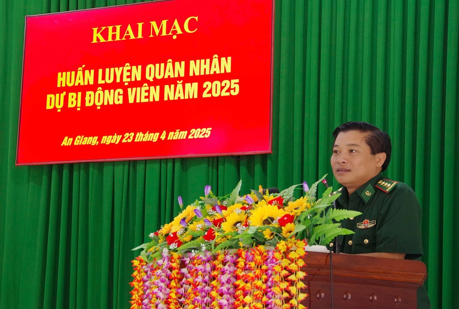Thượng tá Huỳnh Thanh Tâm, Phó Chỉ huy trưởng Bộ đội Biên phòng tỉnh phát biểu chỉ đạo Thượng tá Huỳnh Thanh Tâm, Phó Chỉ huy trưởng Bộ đội Biên phòng tỉnh phát biểu chỉ đạo