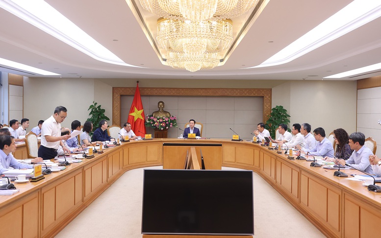 Phó Thủ tướng cho rằng công tác lấy ý kiến đóng góp cho văn kiện của mỗi bộ, ngành, doanh nghiệp phải thực chất, đến được từng cán bộ, đảng viên, phát huy được trí tuệ tập thể - Ảnh: VGP/Minh Khôi Phó Thủ tướng cho rằng công tác lấy ý kiến đóng góp cho văn kiện của mỗi bộ, ngành, doanh nghiệp phải thực chất, đến được từng cán bộ, đảng viên, phát huy được trí tuệ tập thể - Ảnh: VGP/Minh Khôi