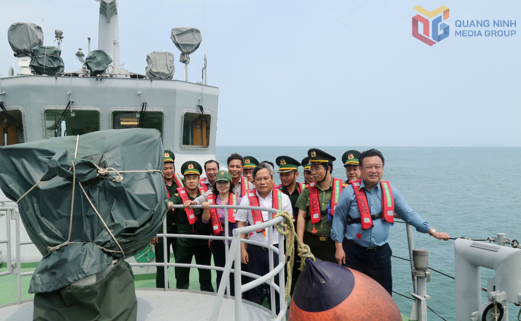 Ông Vũ Đại Thắng, Ủy viên Trung ương Đảng, Bí thư Tỉnh ủy, Trưởng Đoàn ĐBQH tỉnh, cùng đoàn công tác kiểm tra khu vực vùng biển Cô Tô. Ông Vũ Đại Thắng, Ủy viên Trung ương Đảng, Bí thư Tỉnh ủy, Trưởng Đoàn ĐBQH tỉnh, cùng đoàn công tác kiểm tra khu vực vùng biển Cô Tô.