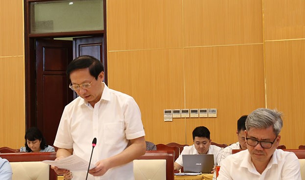 Lãnh đạo Sở Nội vụ báo cáo Đề án sắp xếp ĐVHC cấp tỉnh và cấp xã. Lãnh đạo Sở Nội vụ báo cáo Đề án sắp xếp ĐVHC cấp tỉnh và cấp xã.