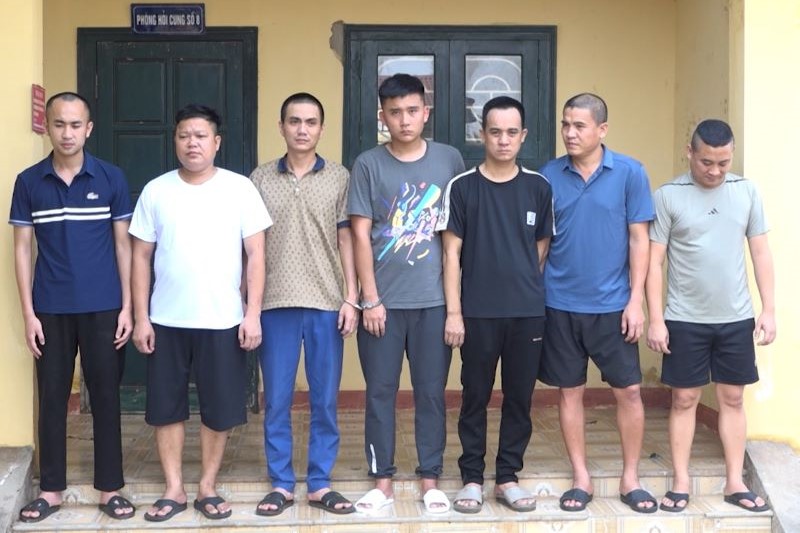 Các đối tượng bị khởi tố, bắt tạm giam liên quan đến hành vi tổ chức đánh bạc và đánh bạc.