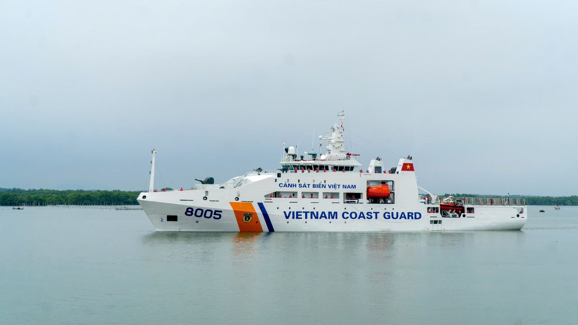 Tàu CSB 8005 lên đường thực hiện nhiệm vụ Tàu CSB 8005 lên đường thực hiện nhiệm vụ