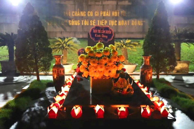 Lễ thắp nến tri ân tại Khu mộ cố Tổng Bí thư Hà Huy Tập.