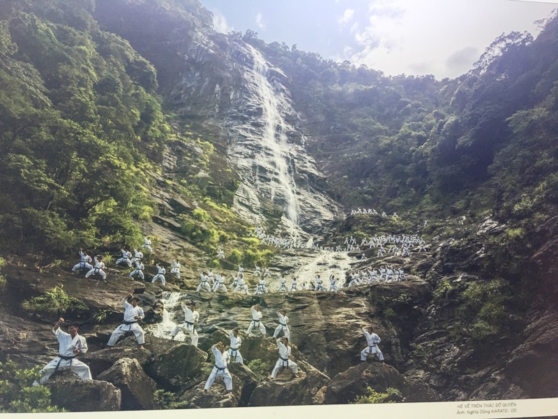 Trên Thác Đỗ Quyên (ảnh VQGBM) Trên Thác Đỗ Quyên (ảnh VQGBM)