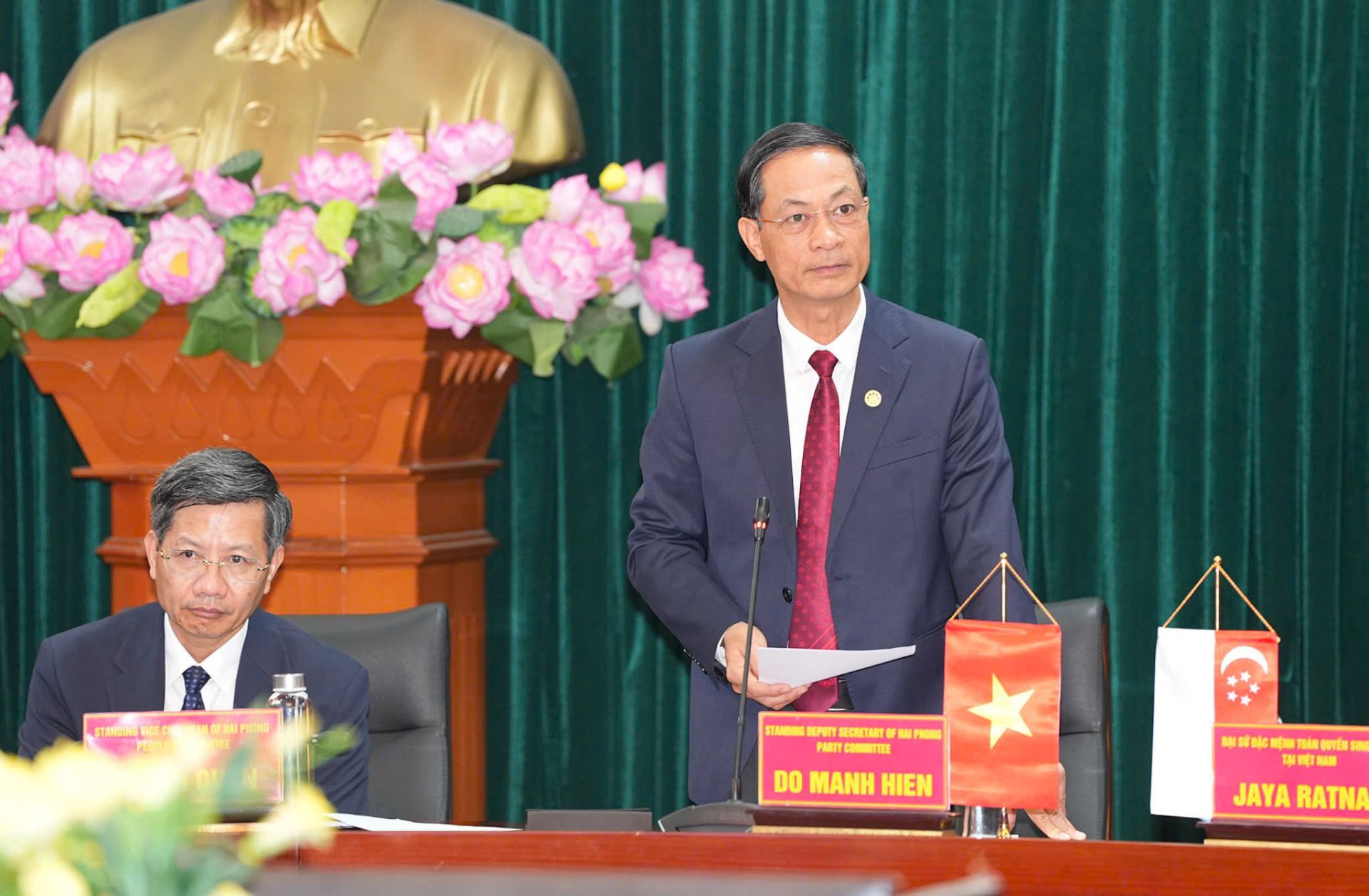 Đồng ch&iacute; Đỗ Mạnh Hiến, Ph&oacute; B&iacute; thư Thường trực Th&agrave;nh uỷ hy vọng chuyến thăm của Đo&agrave;n sẽ x&acirc;y dựng cầu nối giữa thế hệ l&atilde;nh đạo trẻ của Singapore v&agrave; th&agrave;nh phố Hải Ph&ograve;ng.