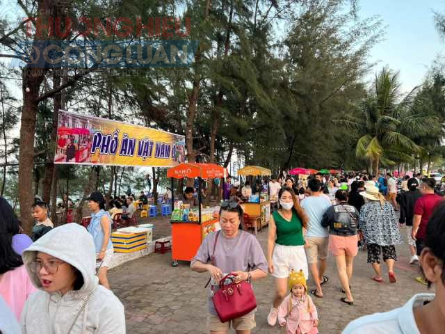 Phố ăn vặt Nam Ô, Phường Hòa Hiệp Nam, quận Liên Chiểu.