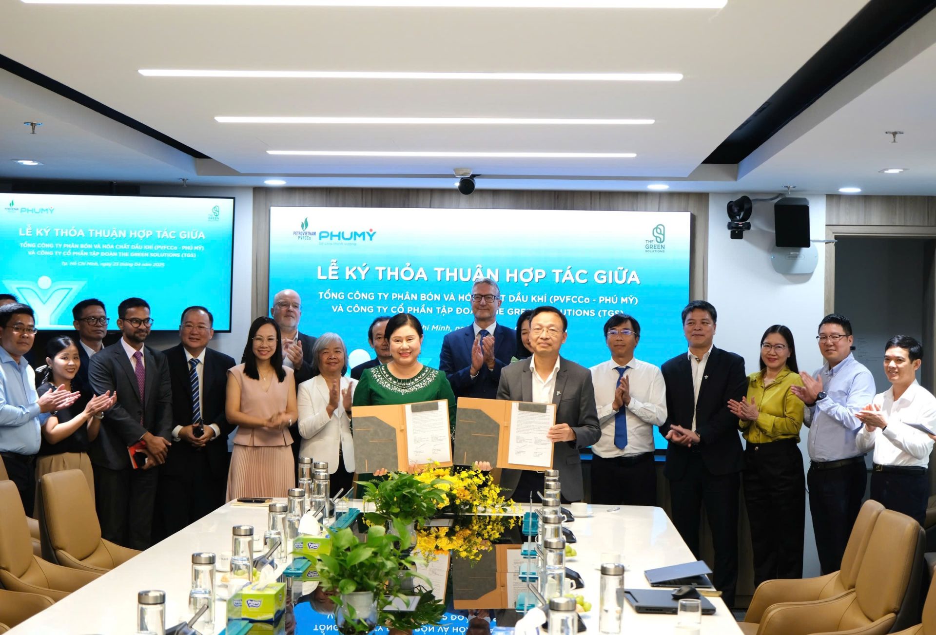 Phú Mỹ sẽ đóng vai trò là đối tác tiêu thụ sản phẩm Amoniac xanh do TGS đầu tư sản xuất tại Trà Vinh, phục vụ cho các hoạt động sản xuất phân bón và hóa chất thân thiện với môi trường Phú Mỹ sẽ đóng vai trò là đối tác tiêu thụ sản phẩm Amoniac xanh do TGS đầu tư sản xuất tại Trà Vinh, phục vụ cho các hoạt động sản xuất phân bón và hóa chất thân thiện với môi trường