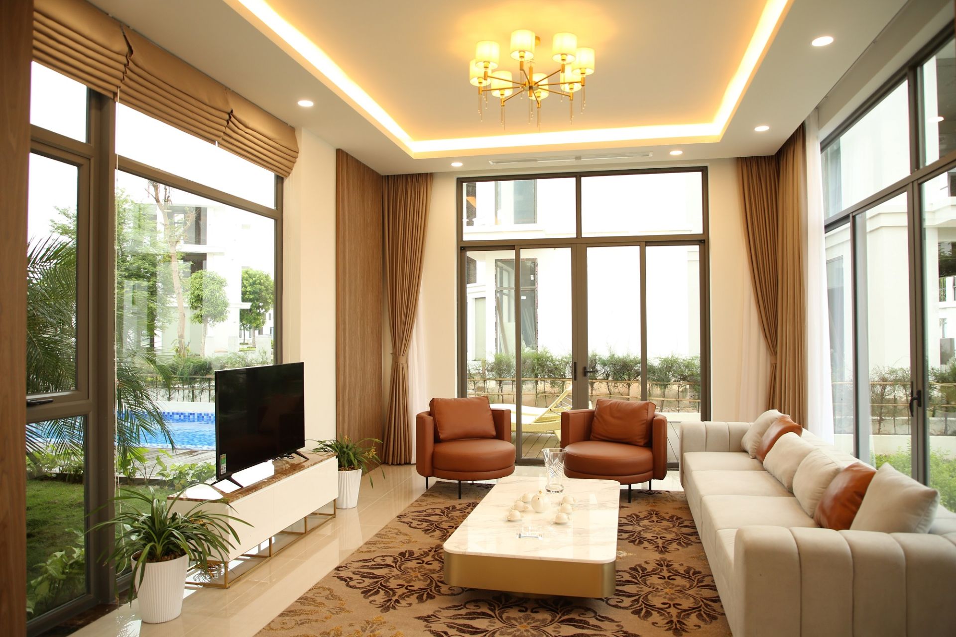 Không gian biệt thự được thiết kế theo phong cách hiện đại, sang trọng