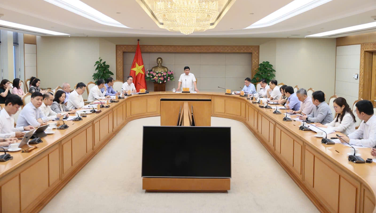 Phó Thủ tướng tin tưởng, với những kết quả bước đầu với tinh thần nghiêm túc, khẩn trương, Đảng bộ sẽ hoàn thành tốt nhiệm vụ trong việc chuẩn bị và tổ chức đại hội đảng theo đúng chỉ đạo của Trung ương, Bộ Chính trị và Đảng ủy Chính phủ - Ảnh: VGP Phó Thủ tướng tin tưởng, với những kết quả bước đầu với tinh thần nghiêm túc, khẩn trương, Đảng bộ sẽ hoàn thành tốt nhiệm vụ trong việc chuẩn bị và tổ chức đại hội đảng theo đúng chỉ đạo của Trung ương, Bộ Chính trị và Đảng ủy Chính phủ - Ảnh: VGP