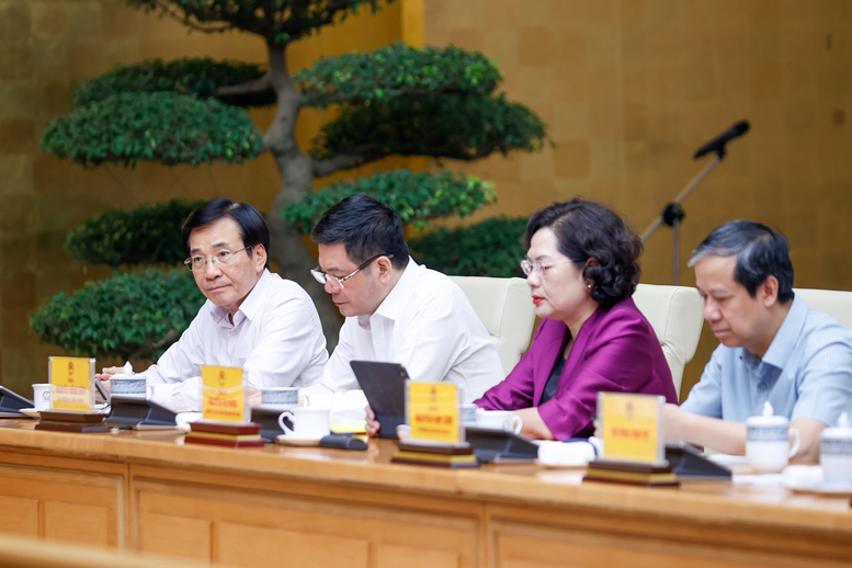 Lãnh đạo các bộ, ngành, cơ quan thuộc Chính phủ, các thành viên của Hội đồng dự phiên họp - Ảnh: VGP/Nhật Bắc Lãnh đạo các bộ, ngành, cơ quan thuộc Chính phủ, các thành viên của Hội đồng dự phiên họp - Ảnh: VGP/Nhật Bắc