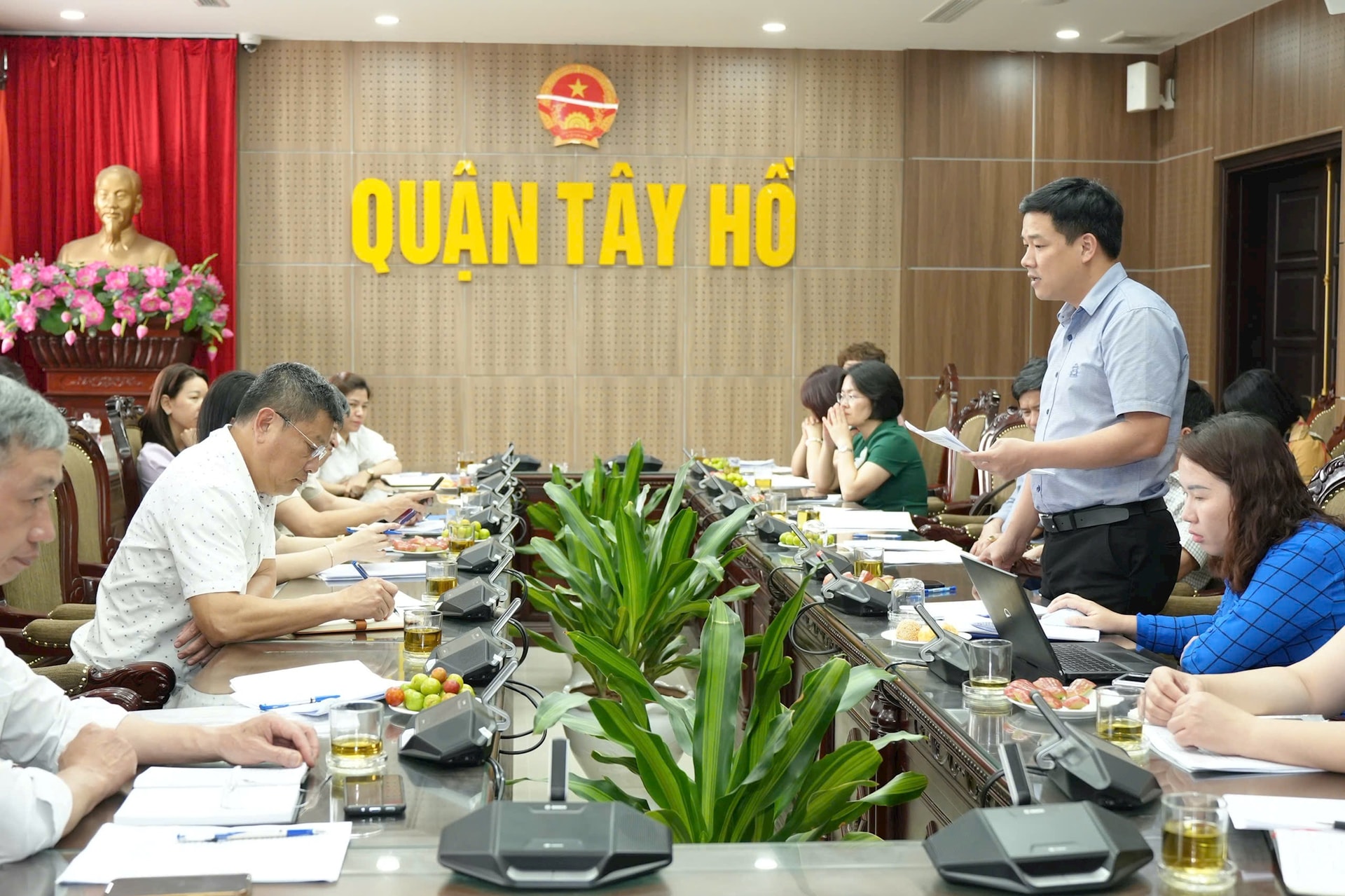 Đoàn kiểm tra liên ngành làm việc với UBND quận Tây Hồ (Hà Nội). tại UBND quận Tây Hồ. Ảnh: Mạnh Phương