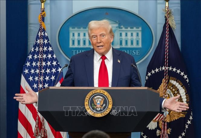 Tổng thống Mỹ Donald Trump phát biểu trong cuộc họp báo tại Nhà Trắng. Ảnh: THX/TTXVN Tổng thống Mỹ Donald Trump phát biểu trong cuộc họp báo tại Nhà Trắng. Ảnh: THX/TTXVN