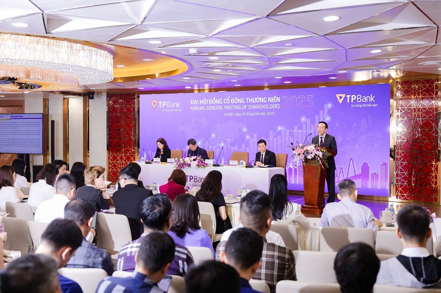 TPBank đặt mục tiêu lợi nhuận 9.000 tỷ đồng, chia tổ chức 15% bằng tiền mặt và cổ phiếu