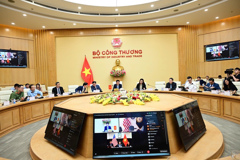 Bộ trưởng Bộ Công Thương Nguyễn Hồng Diên - Trưởng đoàn đàm phán Chính phủ đã có cuộc điện đàm với Trưởng Đại diện Thương mại Hoa Kỳ Jamieson L. Greer để chính thức khởi động đàm phán vấn đề kinh tế, thương mại song phương giữa hai nước Việt Nam và Hoa Kỳ Bộ trưởng Bộ Công Thương Nguyễn Hồng Diên - Trưởng đoàn đàm phán Chính phủ đã có cuộc điện đàm với Trưởng Đại diện Thương mại Hoa Kỳ Jamieson L. Greer để chính thức khởi động đàm phán vấn đề kinh tế, thương mại song phương giữa hai nước Việt Nam và Hoa Kỳ